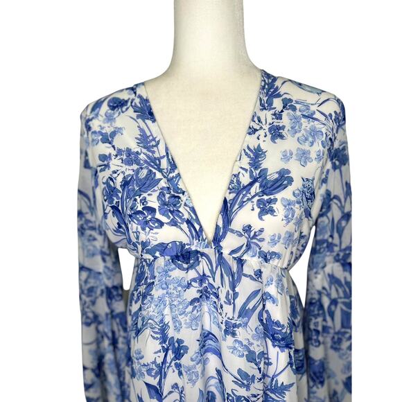 Urban Outfitters Love Sadie Blue White Floral Bird Bell Sleeve Mini Dress - Picture 4 of 9